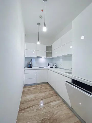 Apartment with two bedrooms and sea views in the very center of Budva — photo 7